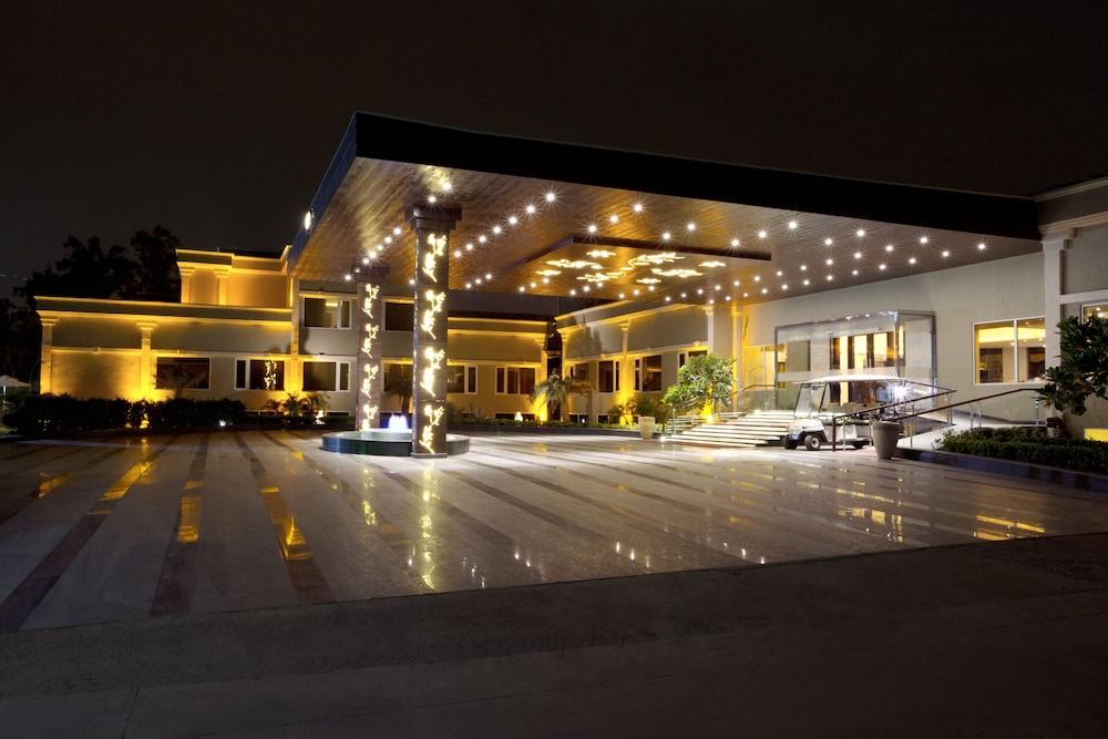 โรงแรมอาทริโอ คูร์เคาน์ ภายนอก รูปภาพ