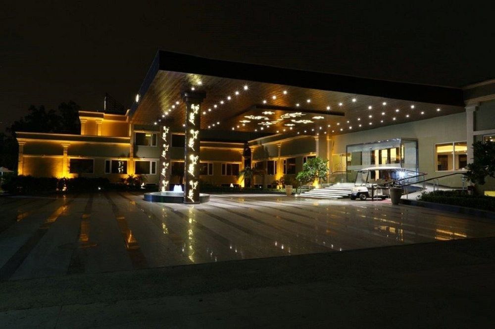 โรงแรมอาทริโอ คูร์เคาน์ ภายนอก รูปภาพ